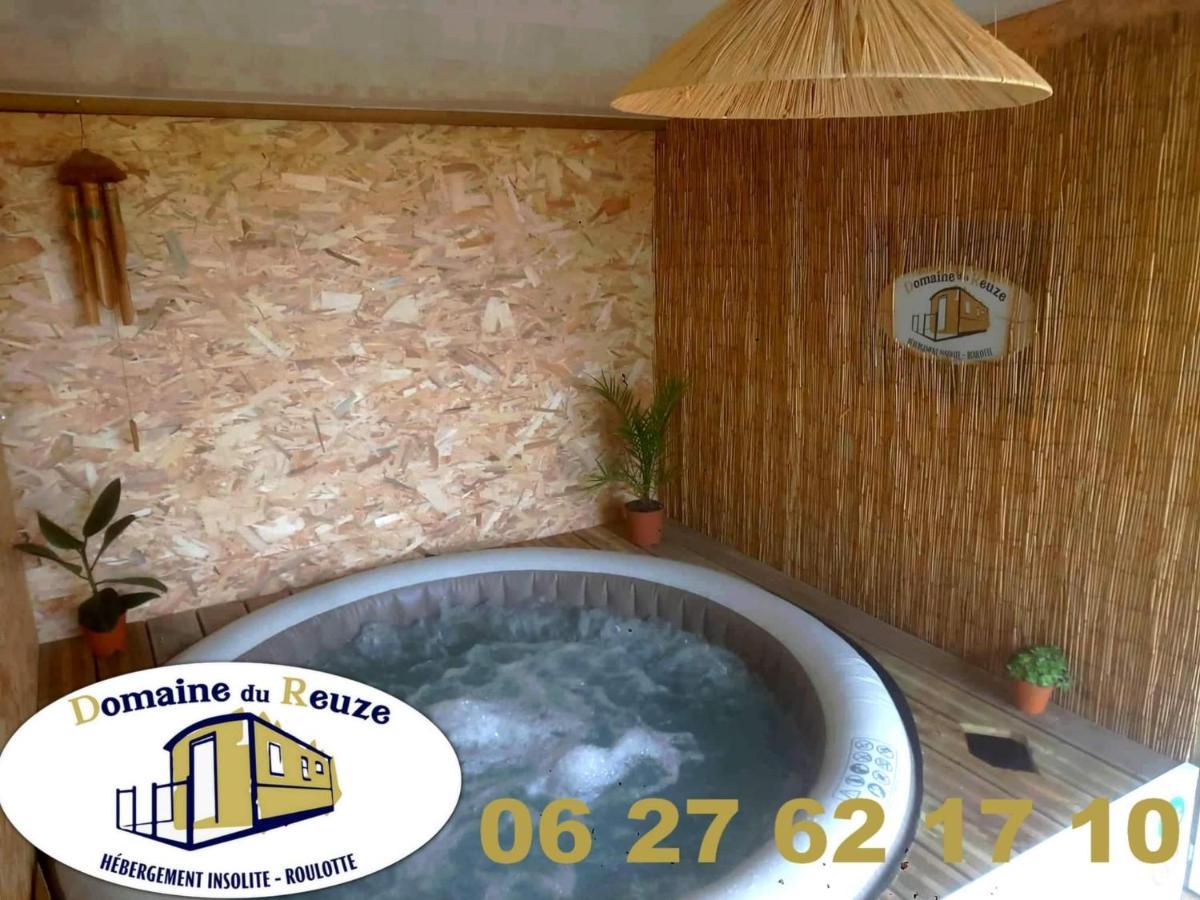 Winnezeele Roulotte Et Jacuzzi De Rachel Au Domaine Du Reuzeヴィラ エクステリア 写真
